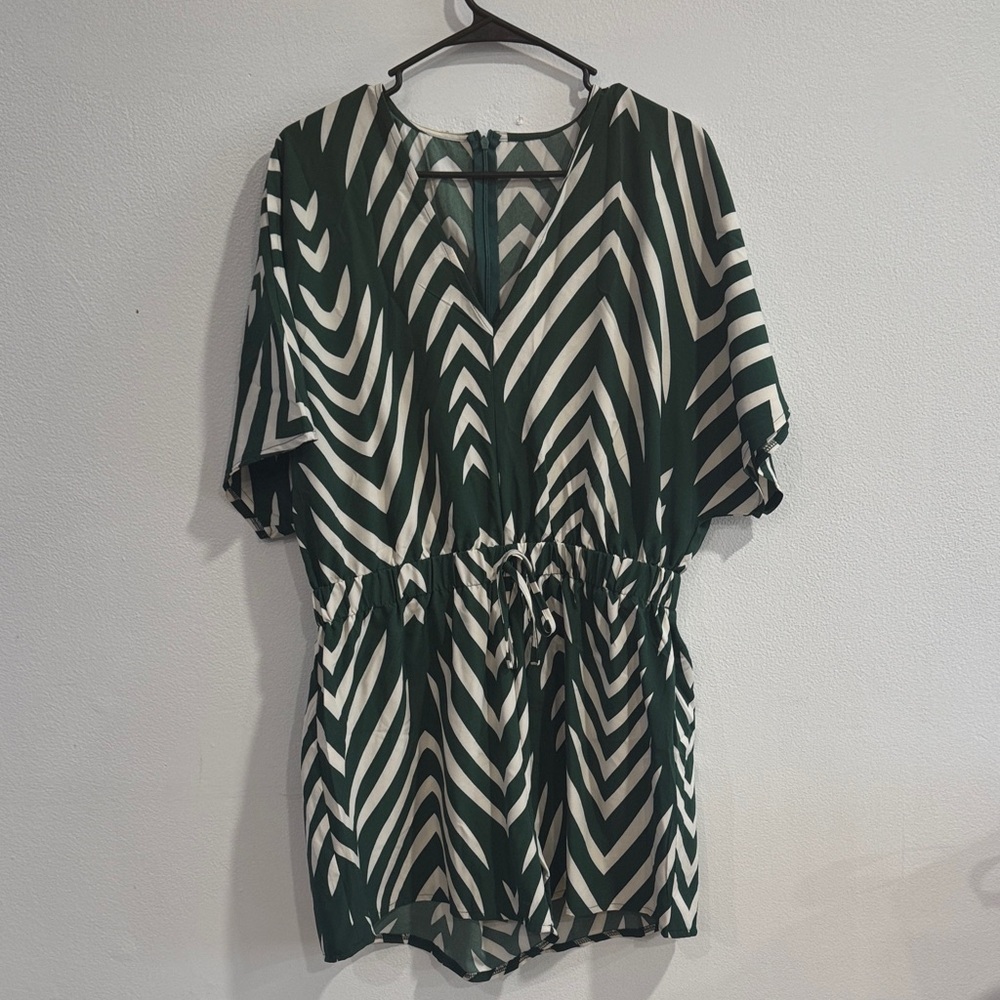 SHEIN Elegant Green and White V Neck Romper Size Large